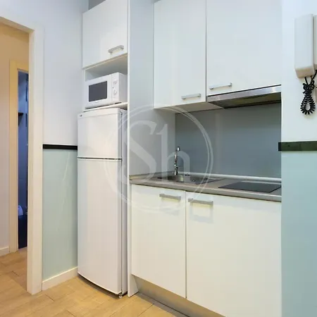 Precioso En Les Corts Apartment